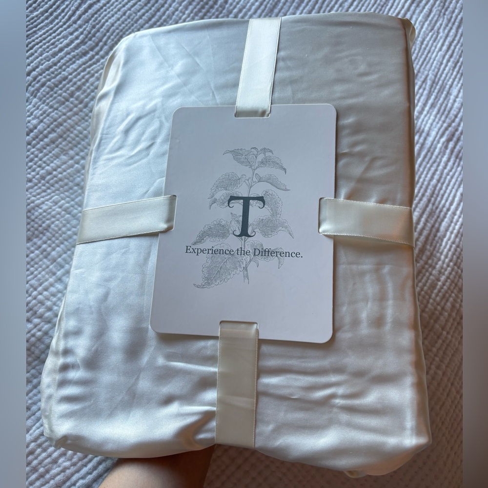 THX SILK PEARL CAL KING SILK FITTED SHEET - Picture 6 of 10